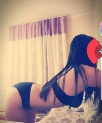 Искушенная блондинка приглашает в свой уютный логово и предлагает незабываемый отдых. Горячие объятия и нежные ласки только для тебя. Позвони мне и окунись в мир наслаждения! 13537, 20 лет