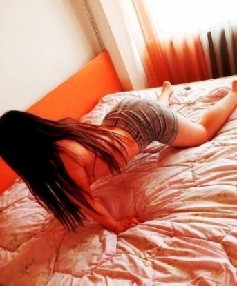 Искушенная блондинка приглашает в свой уютный логово и предлагает незабываемый отдых. Горячие объятия и нежные ласки только для тебя. Позвони мне и окунись в мир наслаждения! 13537, 20 лет